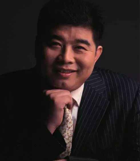 钢铁巨无霸震撼上市！70后创始人誓言3000万吨目标，剑指全球管业第一雄狮