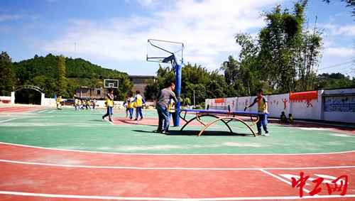 奥仁格管道：肇庆热浸塑涂塑钢管批发，助力怀集七甲村脱贫攻坚战