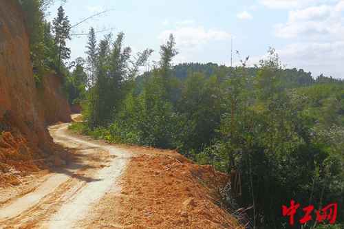 奥仁格管道：肇庆热浸塑涂塑钢管批发，助力怀集七甲村脱贫攻坚战