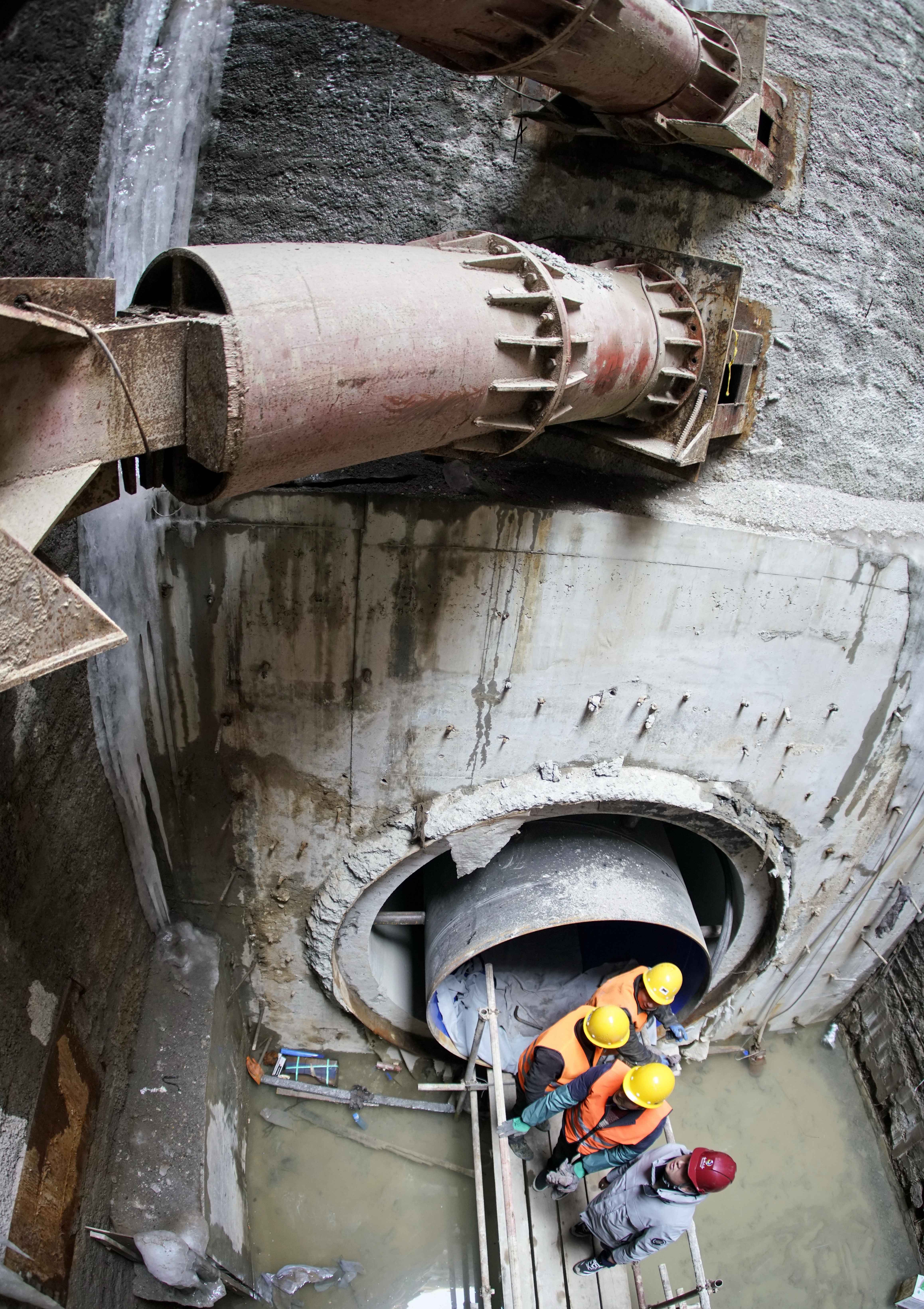 南水北调配套工程大兴支线复工，巨型顶管机“穿针引线”显神通