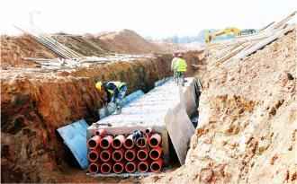 电力拖管施工：蓄足“满格电”，项目“加速跑”