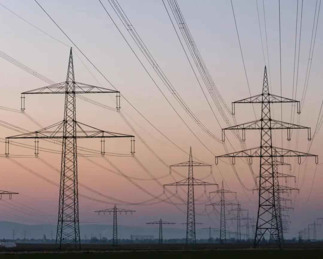 电力管塔图片：输电塔造型多，山羊塔、猫头塔…