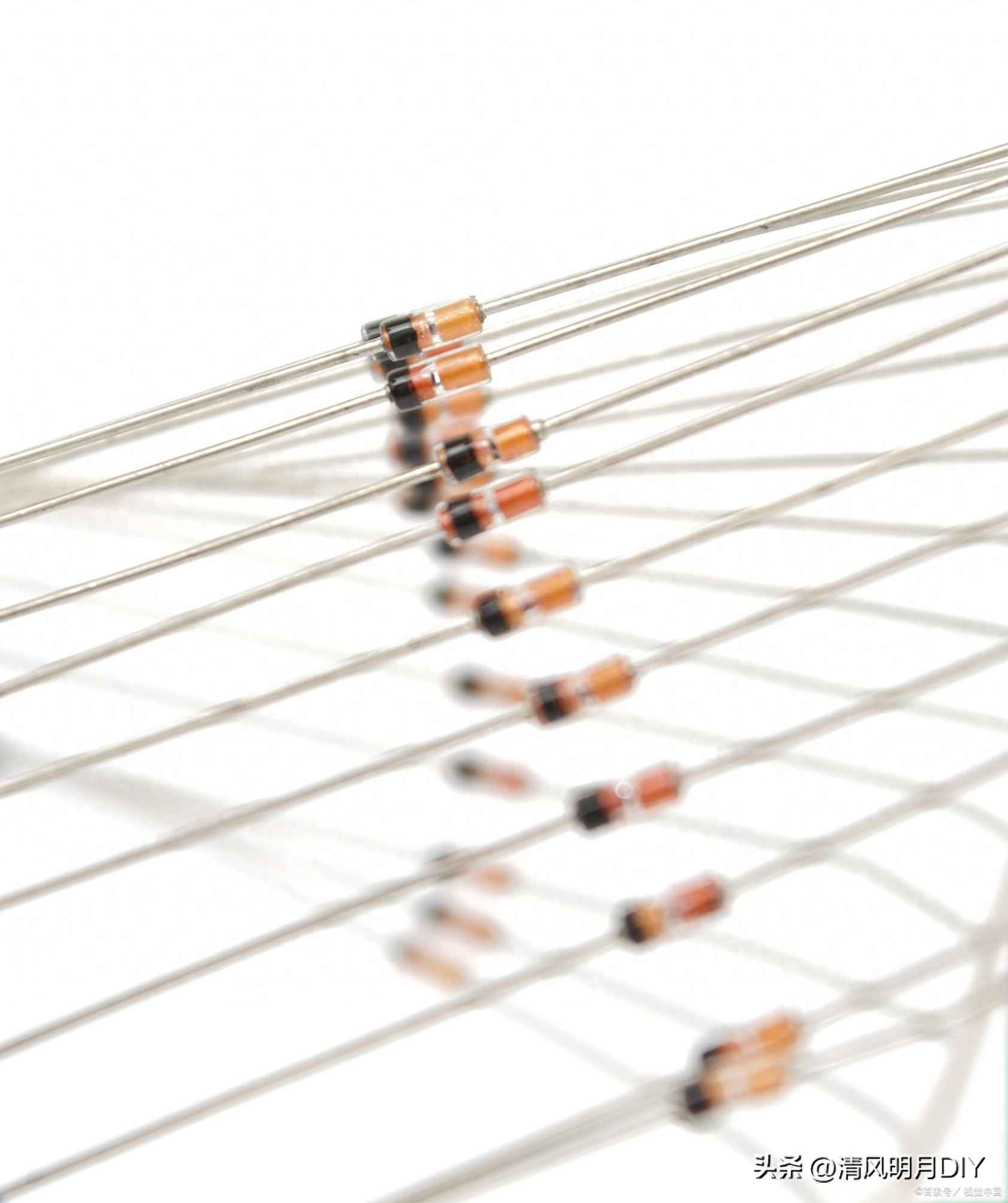 电力二极管导通条件 二极管的导通电压由什么决定? 电力二极管导通条件 二极管的导通电压由什么决定?