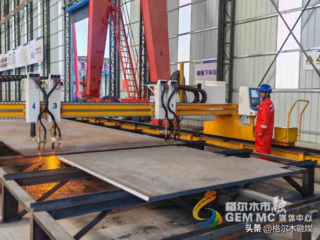 格尔木电力管新突破：南山口抽水蓄能电站压力钢管成功下线