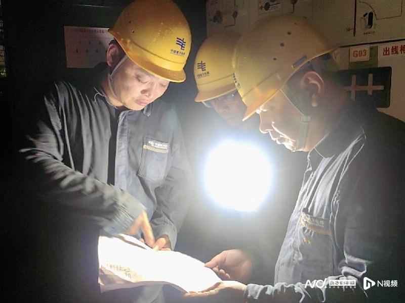 水退电进!东莞电力抢修高效推进,87条线路80条已恢复供电 水退电进!东莞电力抢修高效推进,87条线路80条已恢复供电