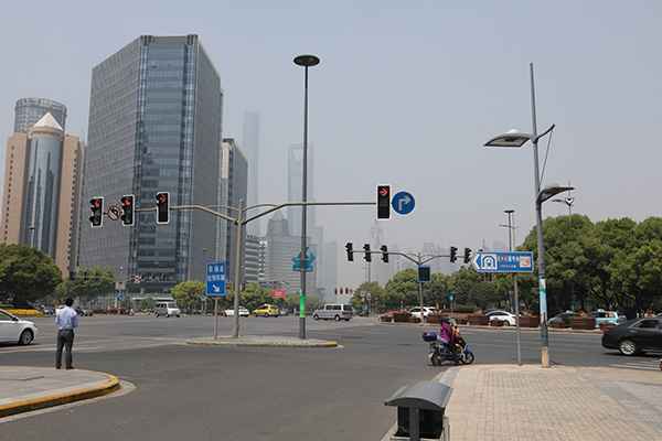 电力入地管设备新突破：浦东首例架空线入地工程高效竣工