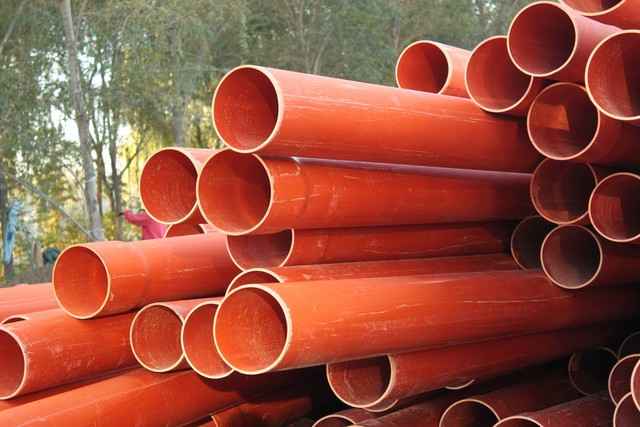 白色HDPE电力管的卓越优势与普通穿线管核心区别全解析